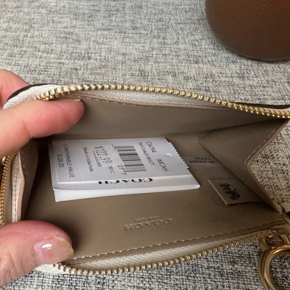 $69 COACH L Zip Card Case With Stripe Heart Print - Picture 2 of 4